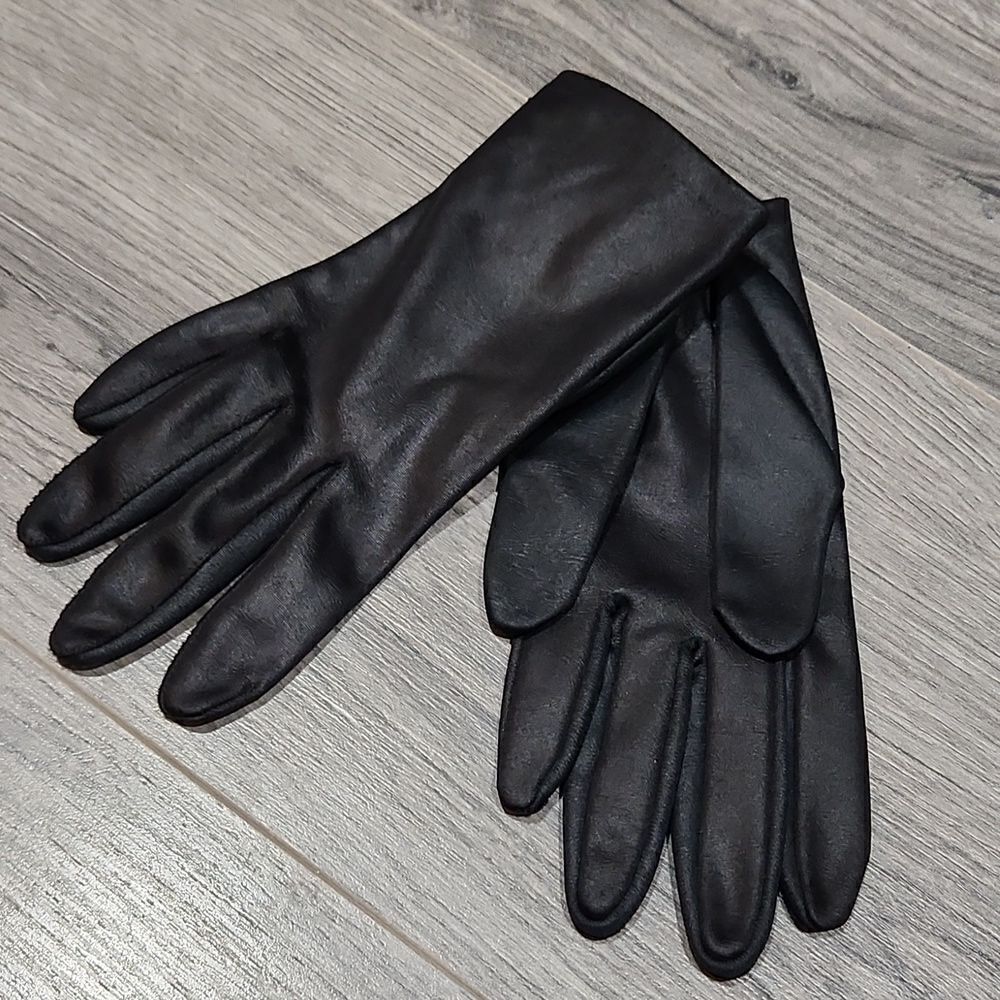 EUC Fownes Black Satin Nylon Short Hand Gloves